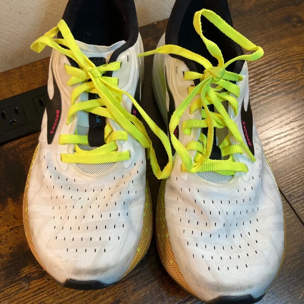 Brooks Hyperion Max Womens 7.5 B Running Shoes White Black Nightlife 1203771B196